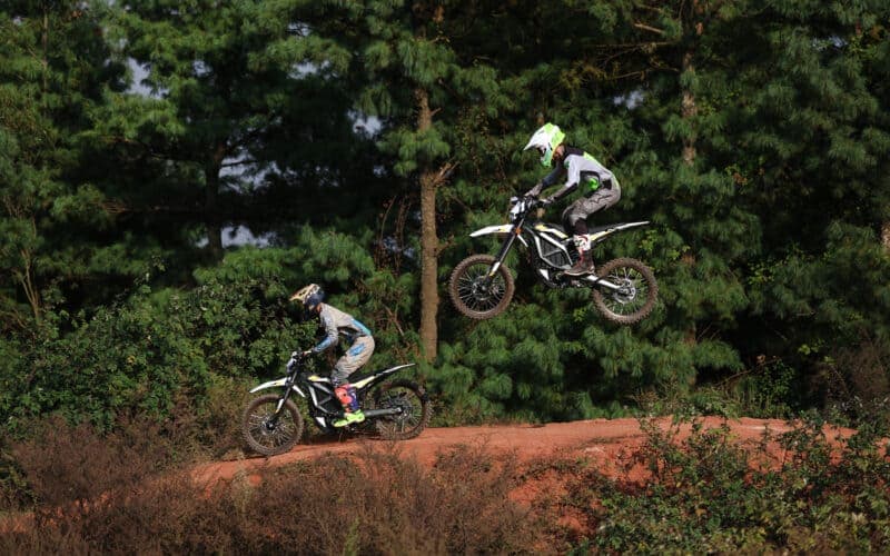 Wynajem motocykli elektrycznych Sur-Ron Ultra Bee - zdjęcie 1